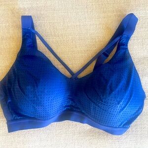 NWT Victoria’s sports bra 34C runs small